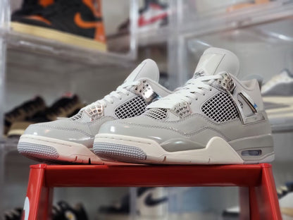 JORDAN 4 frozen moment